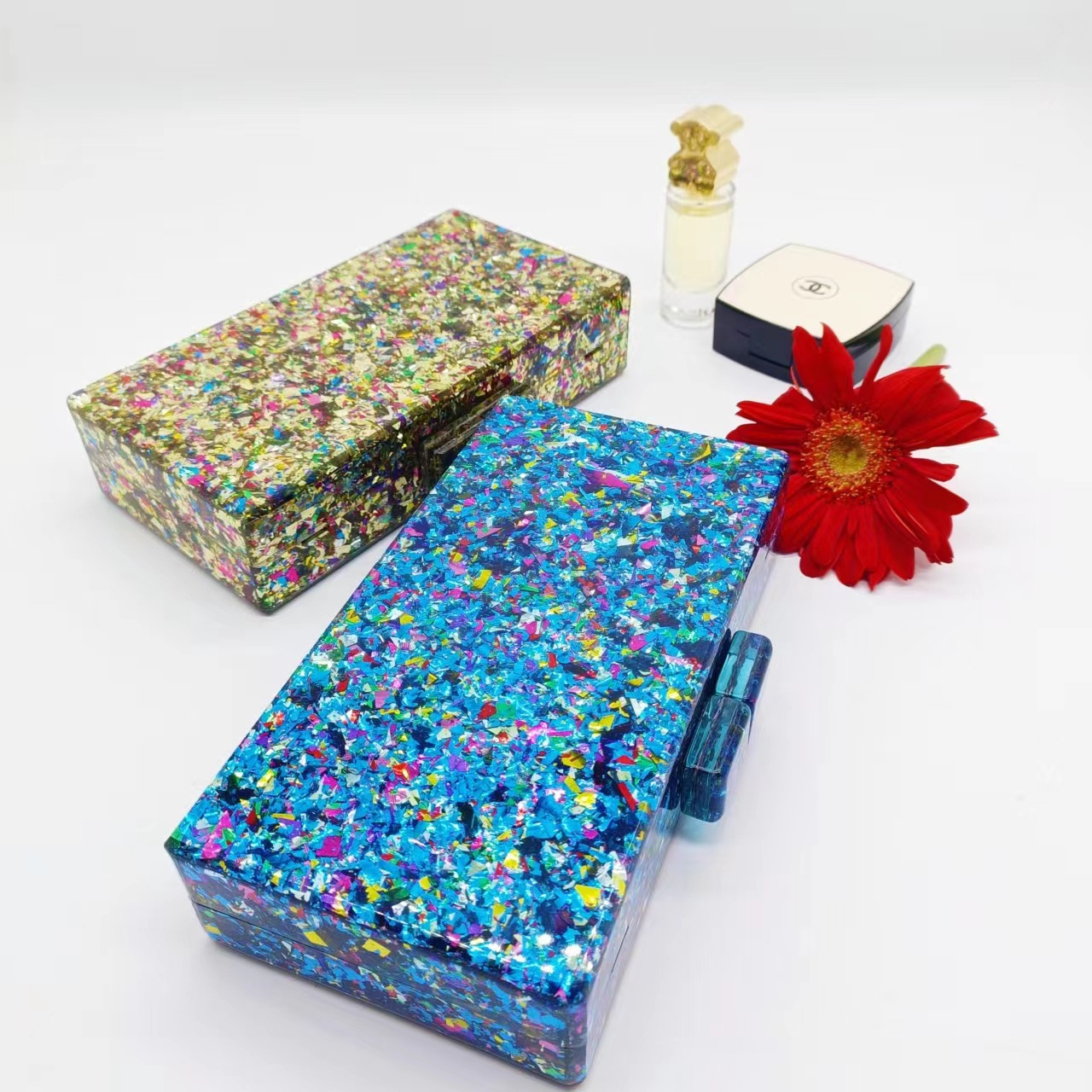 Luxury Acrylic Beaded Clutch B - огляд і ціна Luxury Bags Green