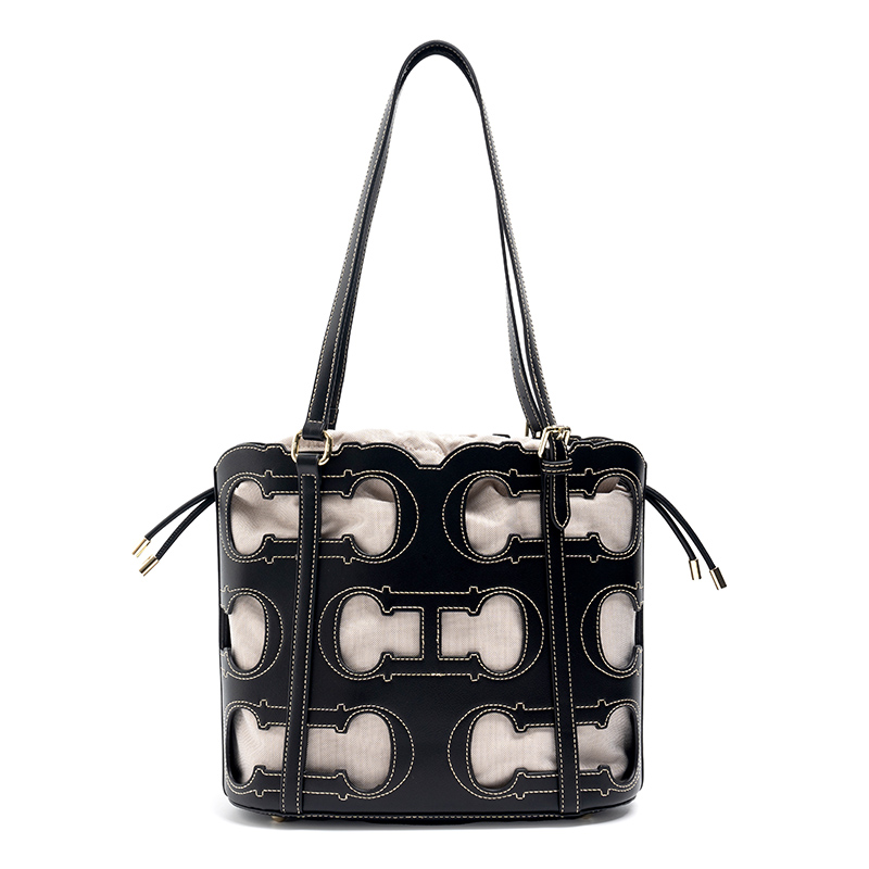 CH Tote Bag Cutout Logo Large  - огляд і ціна Luxury Bags Without Logo