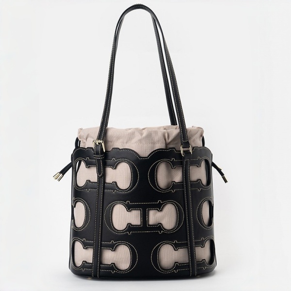 Tote Bag Cutout Logo Large Cap - огляд і ціна Luxury Bags Without Logo